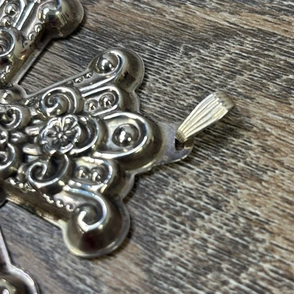 Vintage 1974 Reed & Barton Sterling Silver Christmas Cross - Picture 5 of 8